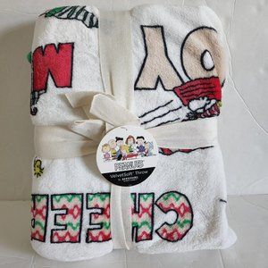 NWT Peanuts VelvetSoft Oversized Throw, Snowy Scene